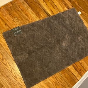 NWT reversible Vera wang bath rug